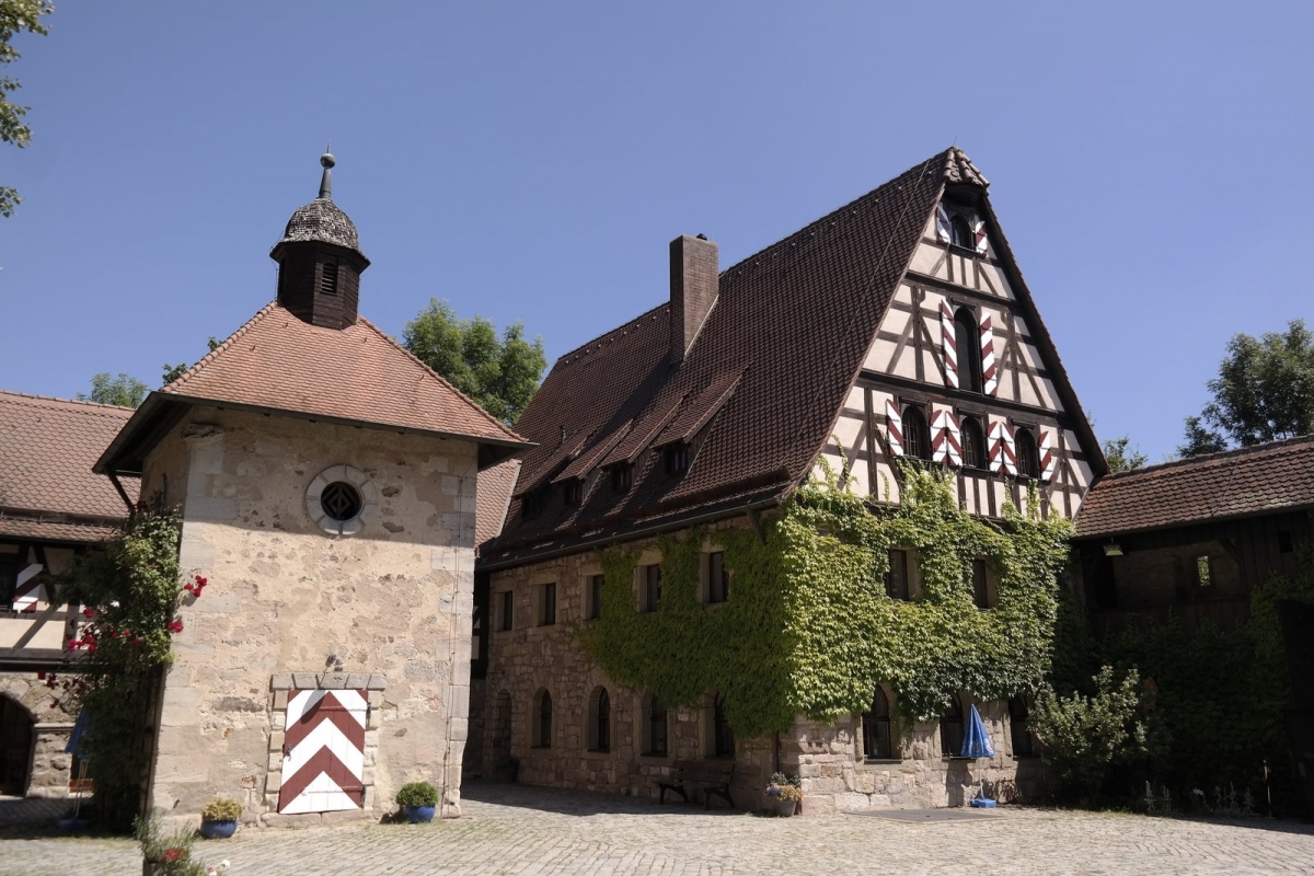 Gebäude vom Burghof aus